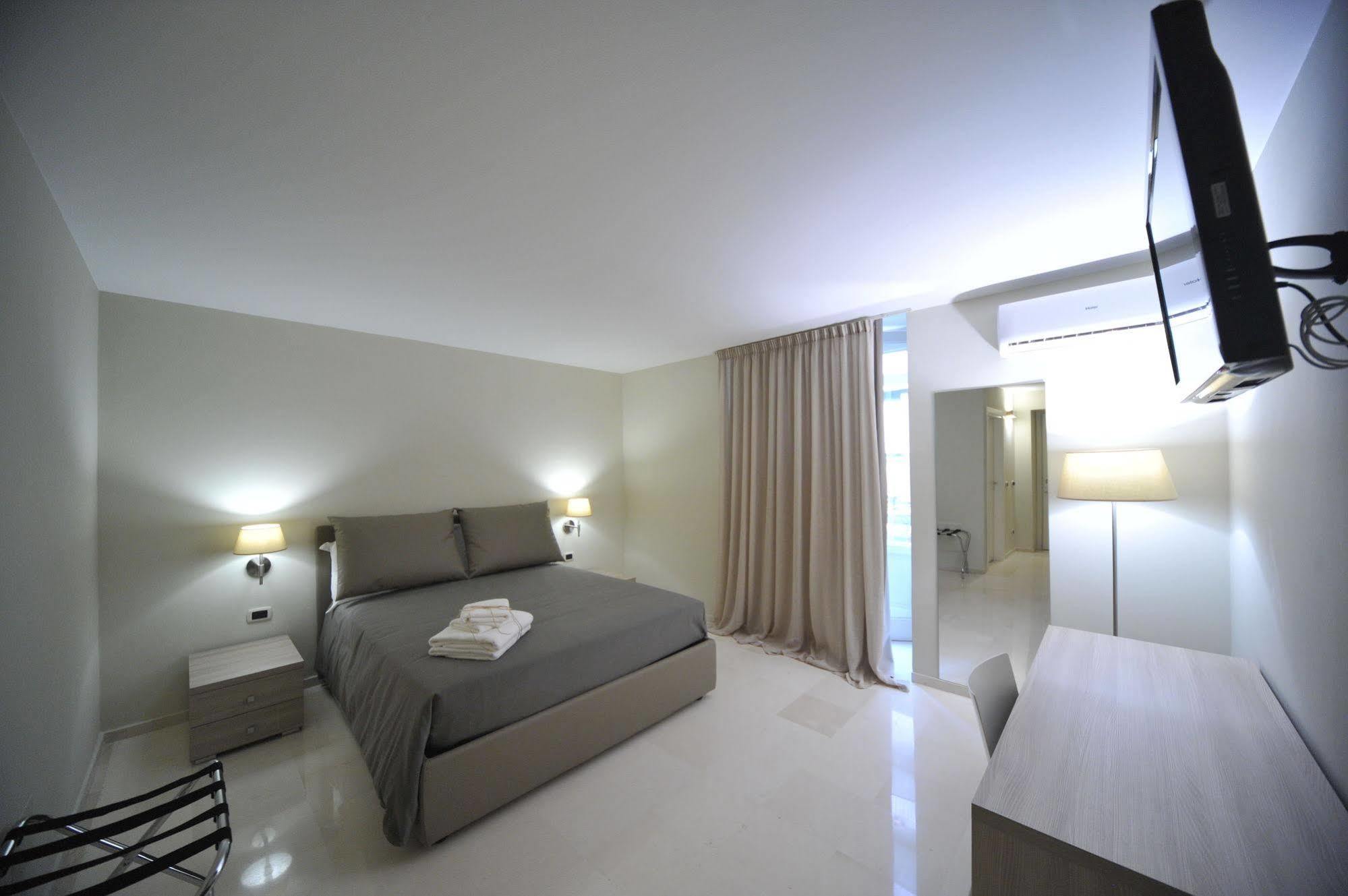 Gatto Bianco House Bed and Breakfast Bari Eksteriør billede